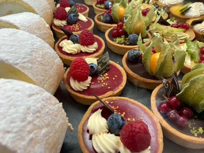 Best European pastry dessert cafeterias in Cologne